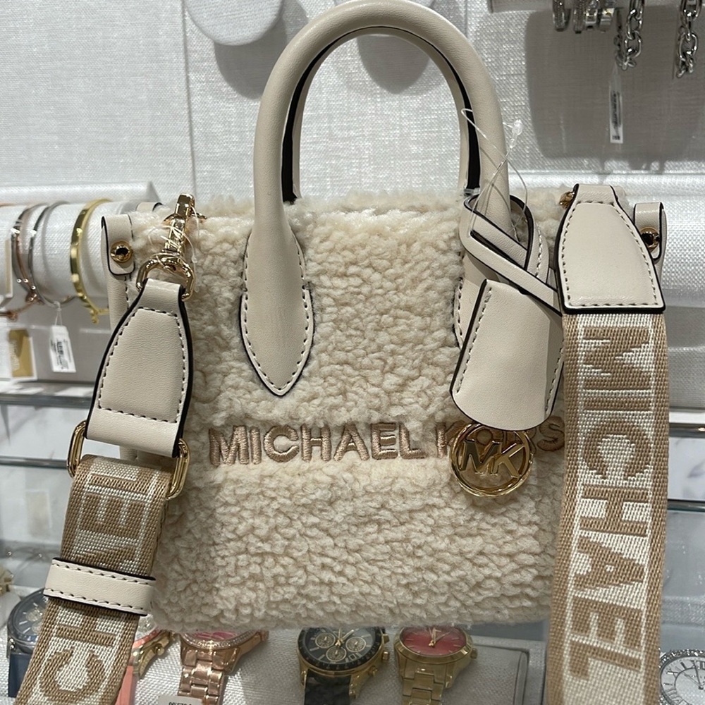 Michael Kors Mirella Extra-Small Sherpa XS SHOPPER XBODY
SHEARLING Crossbody TZ - Picture 16 of 16